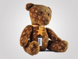 louis-vuitton-monogram-doudou-teddy-bear-2-690x518