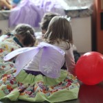 Cele mai bune petreceri sînt alea de la care te întorci cu ciorapii rupți
