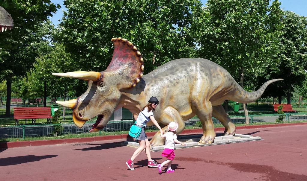Invazie de dinozauri la Râșnov (P)