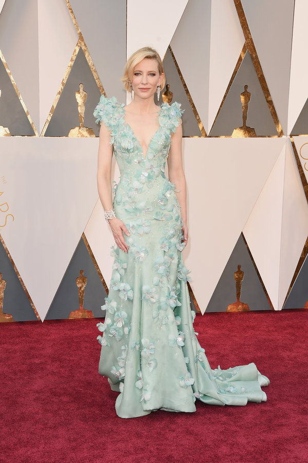 HOLLYWOOD, CA - FEBRUARY 28: Actress Cate Blanchett attends the 88th Annual Academy Awards at Hollywood & Highland Center on February 28, 2016 in Hollywood, California. (Photo by Jason Merritt/Getty Images)