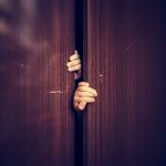 De-a v-ați ascunselea în casă