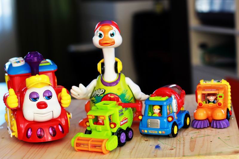 Trei idei de jucării captivante și educative pentru copii sub 3 ani (p)
