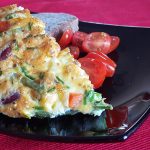 O idee de mic dejun bogat și sănătos: omletă cu legume, ton și brânză (p)