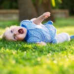 Când plâng prea tare, unii copii încetează să mai respire: fac spasmul hohotului de plâns