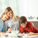 Lasă că se face mama veche și atunci o să aibă ea nevoie de noi…
