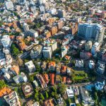 Apartament în oraș sau casă în suburbii? (p)