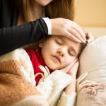 Se îmbolnăvesc mai mult copiii din zilele noastre? Și de ce mulți medici români dau tratamente atât de complicate?