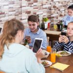 Copiii erei digitale: efecte pozitive și negative ale accesului la tehnologie, limite și cooperare (carte pentru părinți)