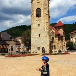 Haine pentru școală, purtate cu entuziasm pe munți și dealuri (p)