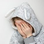 Durerile de cap la copiii mai mari: cauze emoționale, soluții în conectare și acceptare (p)