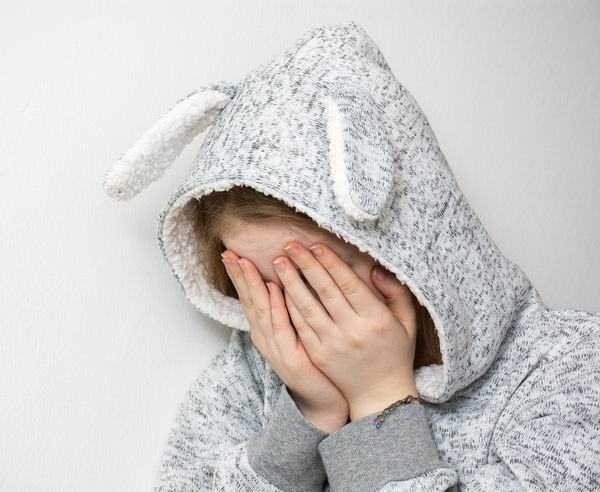 Durerile de cap la copiii mai mari: cauze emoționale, soluții în conectare și acceptare (p)