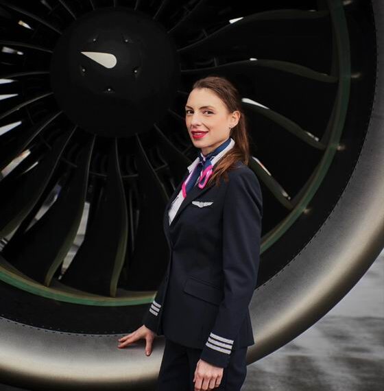 Femei cu meserii considerate „de bărbați”: Minola Platon, pilot de avion