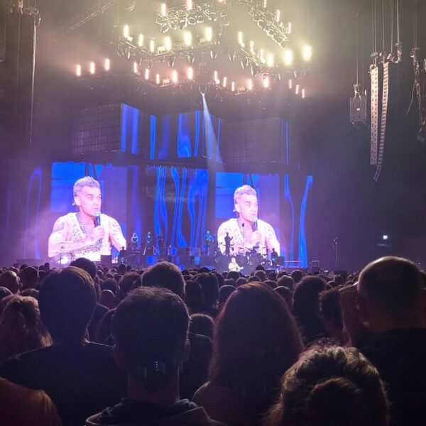 Cum a fost la concert la Robbie Williams? genial! Nu ratați!