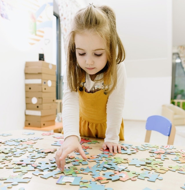 13 motive pentru care să-i oferi copilului tău un puzzle în loc de ecran