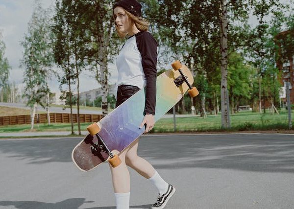 Dana Popa, psiholog și mamă de adolescentă, scrie despre cum e să fii părinte de adolescent azi