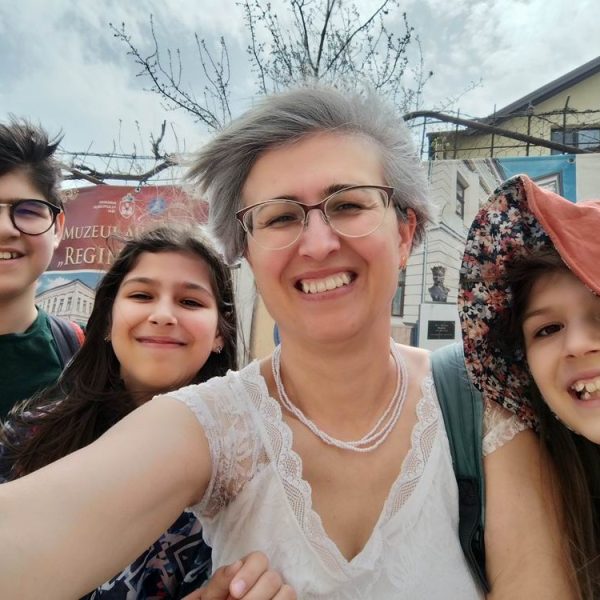 Irina și cei trei copii ai ei au nevoie de sprijin să meargă pe Camino